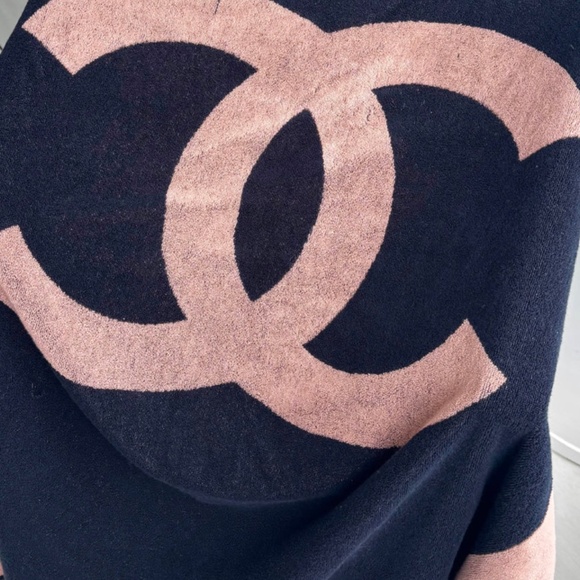 Authentic Chanel Coco Beach Set in Pink & Navy Bag Pouch & Towel - Picture 14 of 15